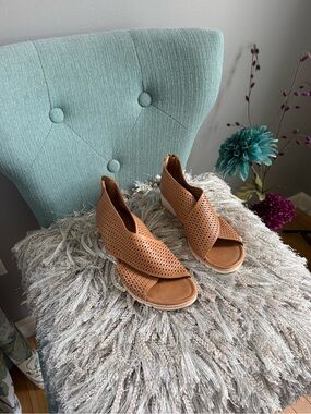 Eurosoft by softy leather booties/ sandals